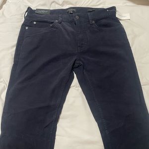 BRAND NEW Banana Republic Traveler Pants in Dark Blue. Size 32x32.